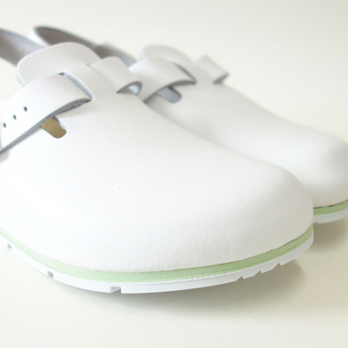 ビルケンシュトックBIRKENSTOCKプロフェッショナルTokioPRO(トキオプロ)1025956ホワイト(メンズサンダル)レギュラーフィット天然皮革クロッグサボ医療厨房仕事履き「靴」