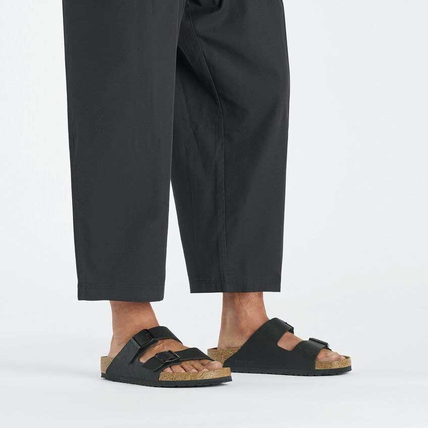 BIRKENSTOCKビルケンシュトックARIZONA(アリゾナ)サフィアーノブラック1026437(レギュラーフィット幅広)メンズサンダルビルコフロールエンボス加工「靴」