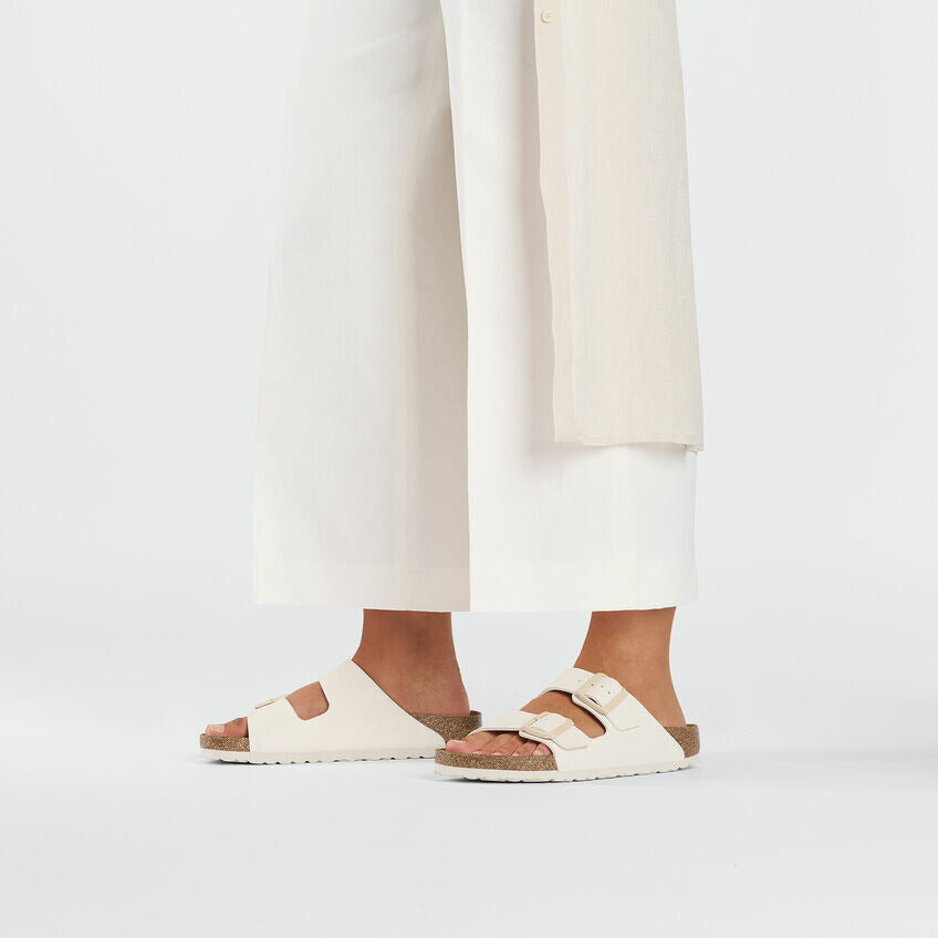 BIRKENSTOCKビルケンシュトックARIZONA(アリゾナ)エッグシェル1027339(ナローフィット幅狭)ドイツ生まれの快適サンダル「靴」