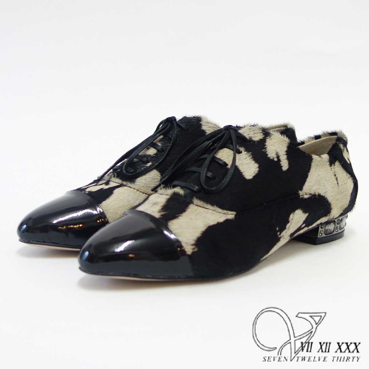 【SALE 50%OFF】 V SEVEN TWELVE THIRTY ヴイセヴントゥエルヴサーティ 357063 ブラックコンビ ビジューヒールレースアップドレスシューズ「靴」