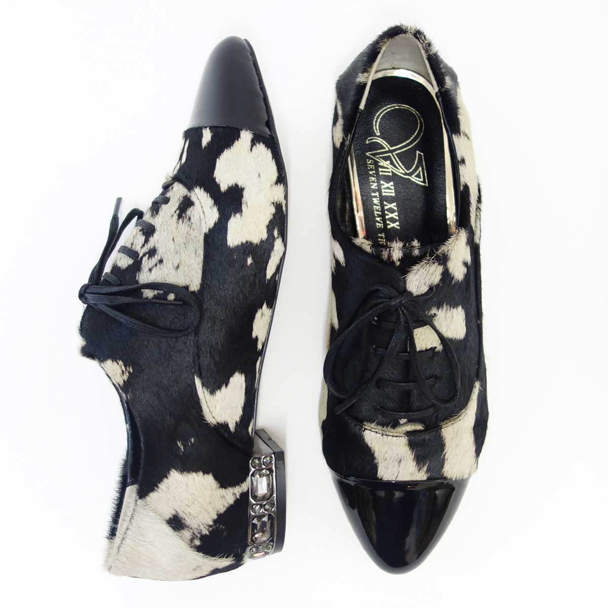 【SALE 50%OFF】 V SEVEN TWELVE THIRTY ヴイセヴントゥエルヴサーティ 357063 ブラックコンビ ビジューヒールレースアップドレスシューズ「靴」
