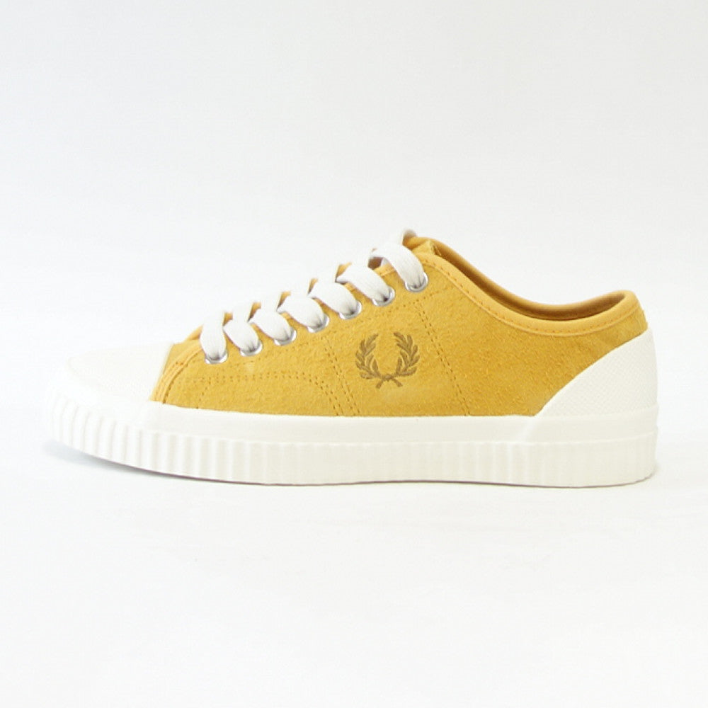 FRED PERRY フレッドペリー B4338 P95(ユニセックス)HUGHES LOW TEXTURD SUEDE カラー:Golden Hour 天然皮革 ローカットスニーカー テニスシューズ 「靴」