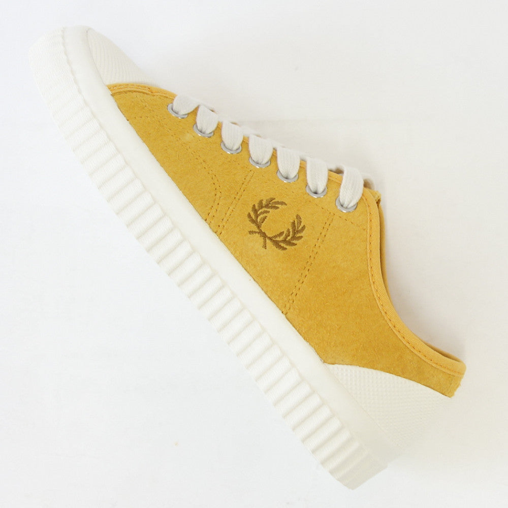 FRED PERRY フレッドペリー B4338 P95(ユニセックス)HUGHES LOW TEXTURD SUEDE カラー:Golden Hour 天然皮革 ローカットスニーカー テニスシューズ 「靴」