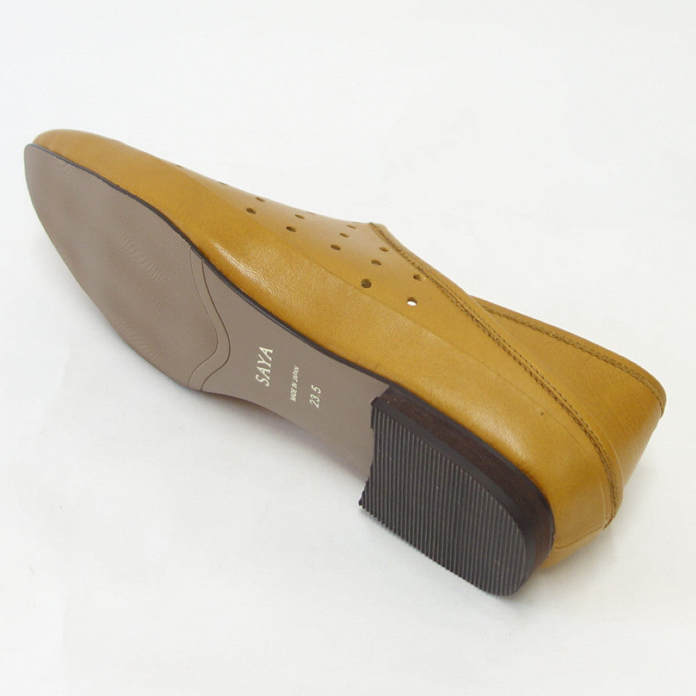 【SALE 50%OFF】 SAYA(サヤ) 50886 キャメル 天然皮革 パンチング スリッポン「靴」