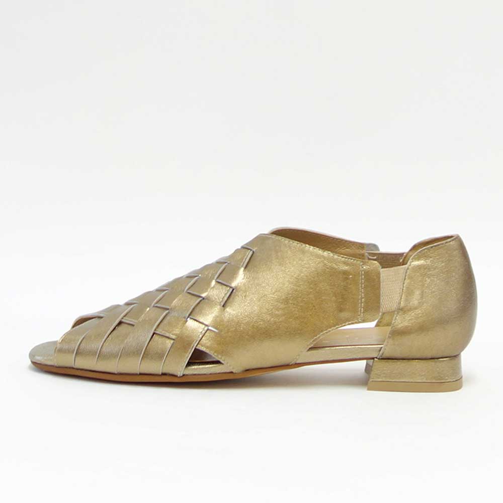 【SALE 20%OFF】 SAYA(サヤ) 51142 ブロンズ 天然皮革 メッシュサンダル 甲深 スリッポン パンプス 日本製「靴」