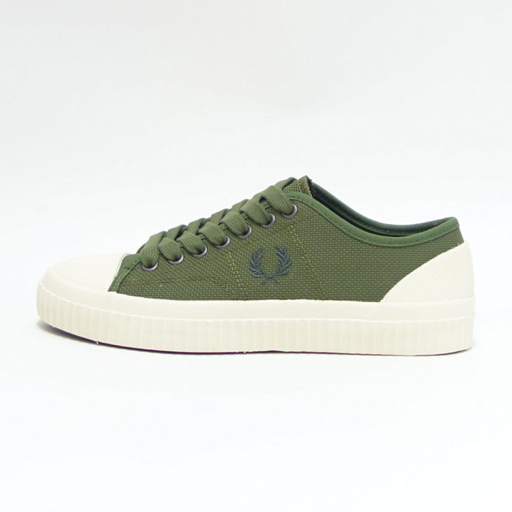 FRED PERRY フレッドペリー B5322 Q50(ユニセックス)HUGHES LOW TEXTURD POLY カラー:Parka Green 人工繊維 ローカットスニーカー テニスシューズ 「靴」