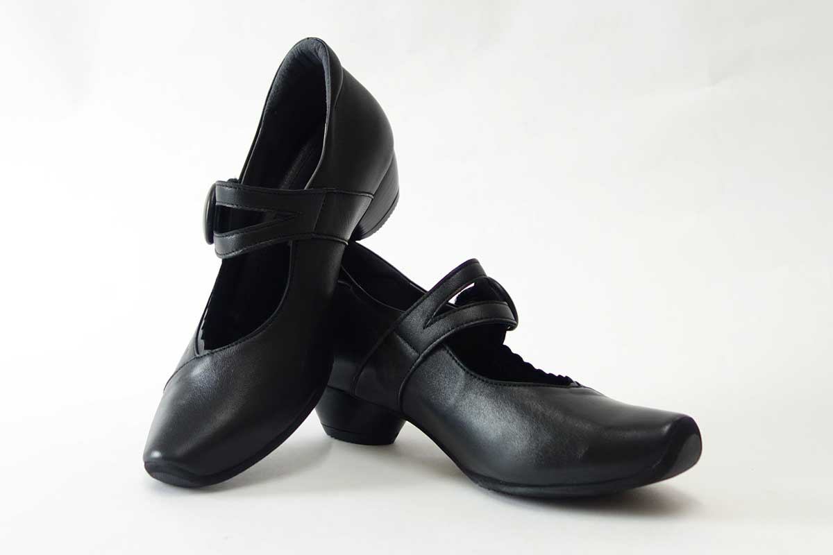 VIGEVANO ビジェバノ 7002 ブラック(日本製)ゆったりEEEE ストラップパンプス「靴」 母の日 おすすめ ギフト