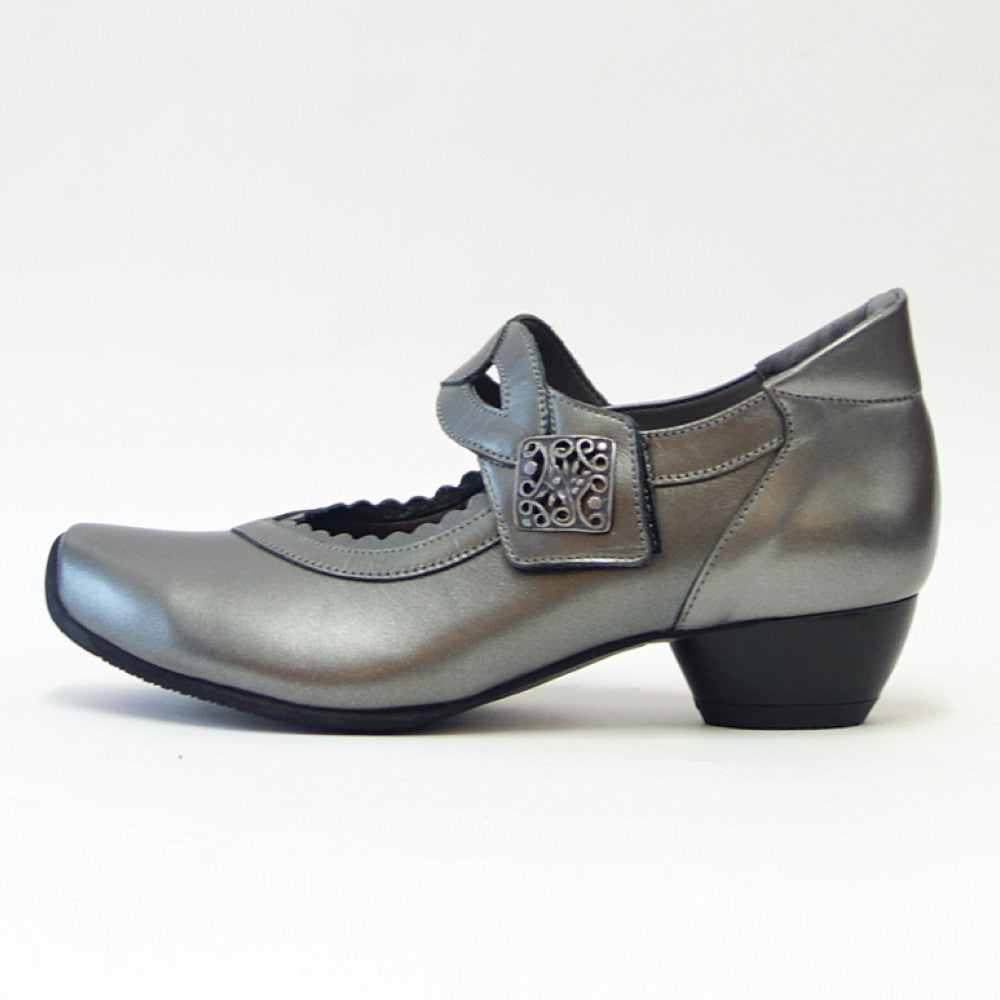 VIGEVANO ビジェバノ 7026 ガンメタ(日本製)ゆったりEEEE ストラップパンプス コンフォートシューズ「靴」