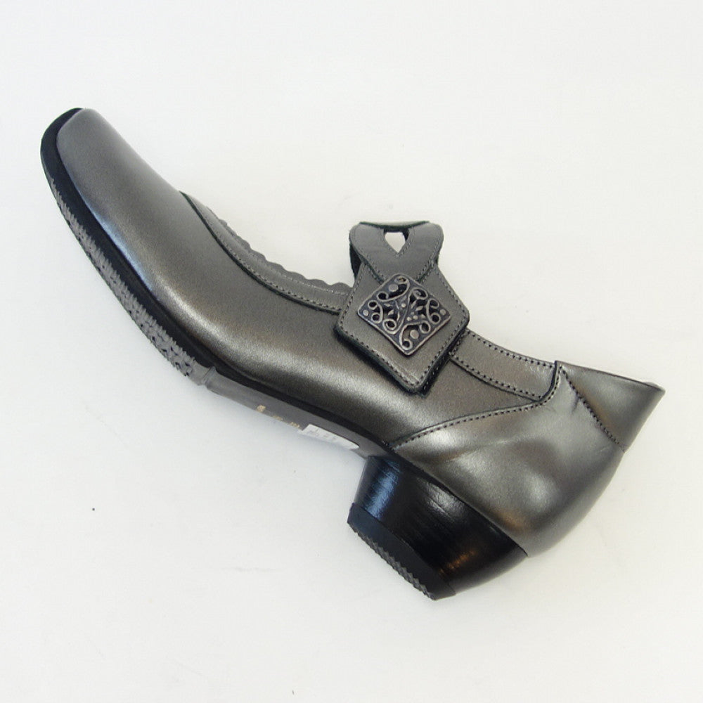 VIGEVANO ビジェバノ 7026 ガンメタ(日本製)ゆったりEEEE ストラップパンプス コンフォートシューズ「靴」