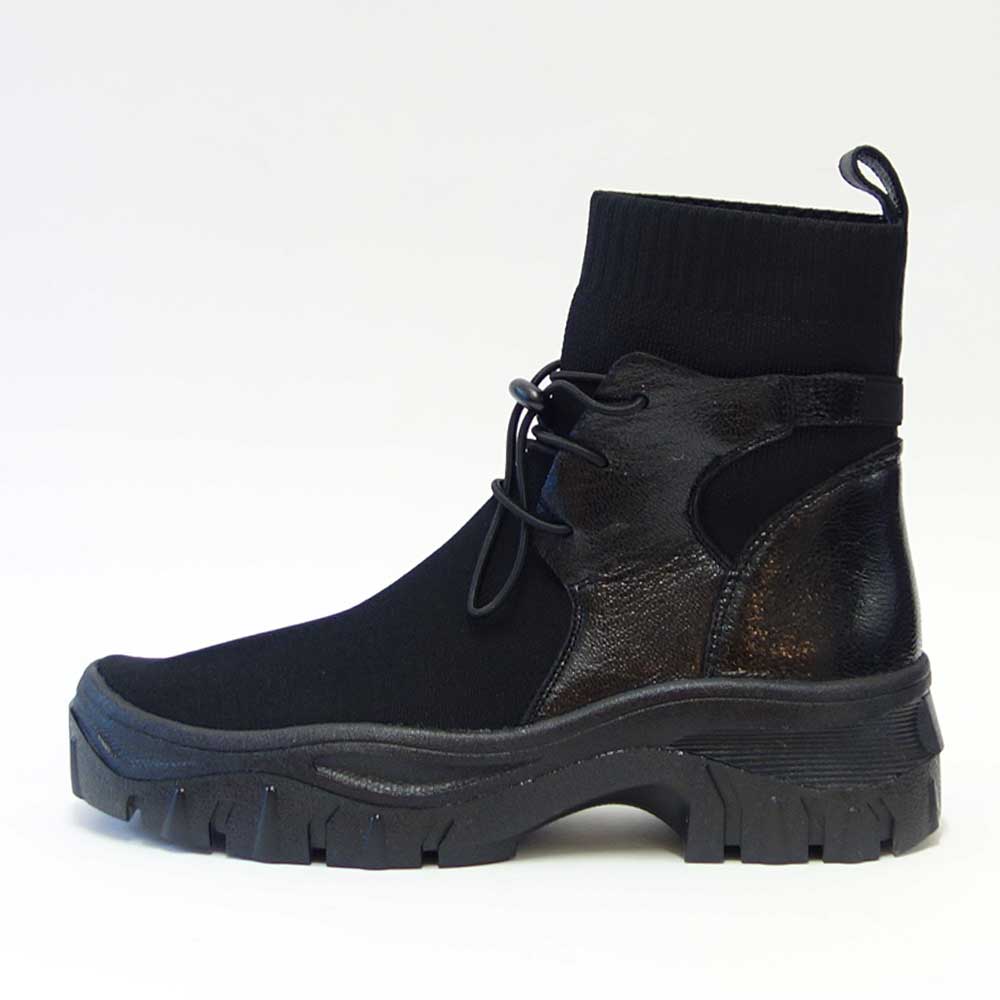 yuko imanishi + ユーコ イマニシ+ 716039 KIYO ブラック 天然皮革 ゴムレース ストレッチブーツ ショートブーツ  展開サイズ 23.5cm 24cm 24.5cm「靴」