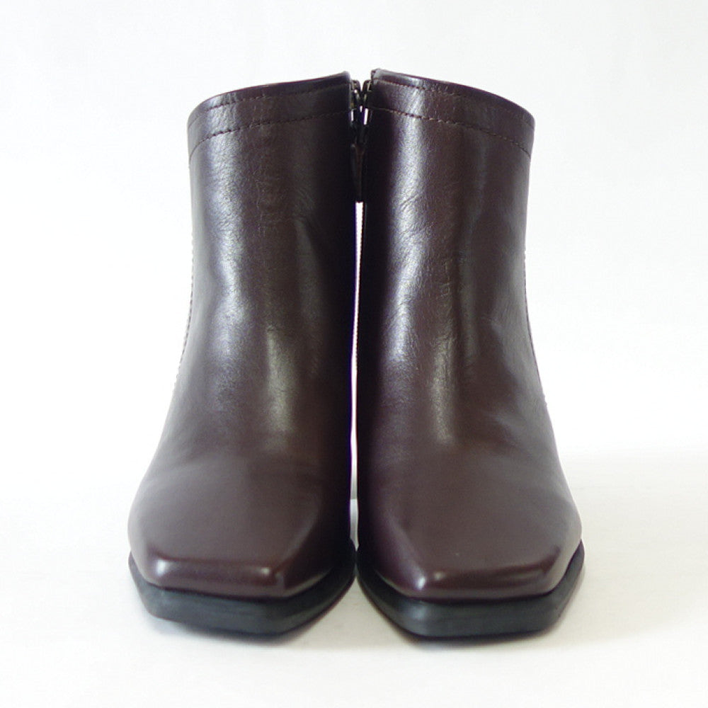 yuko imanishi + ユーコ イマニシ+ 737033 ダークブラウン サイドジップブーツ 6.5cmヒール ショートブーツ 展開サイズ 23.5cm 24cm 24.5cm「靴」