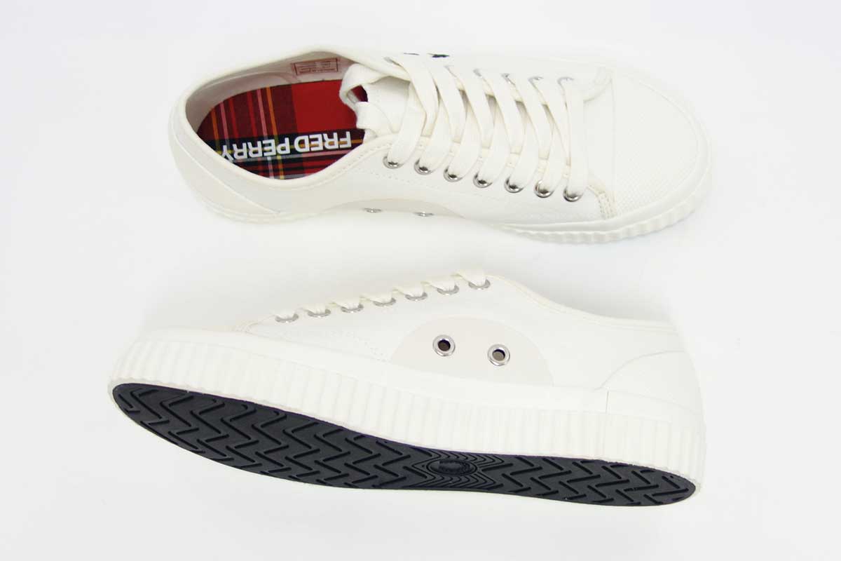 【SALE 30%OFF】 FRED PERRY フレッドペリー B8108(ユニセックス)Hughes Low Canvas カラー:LIGHT ECRU(760) 「靴」