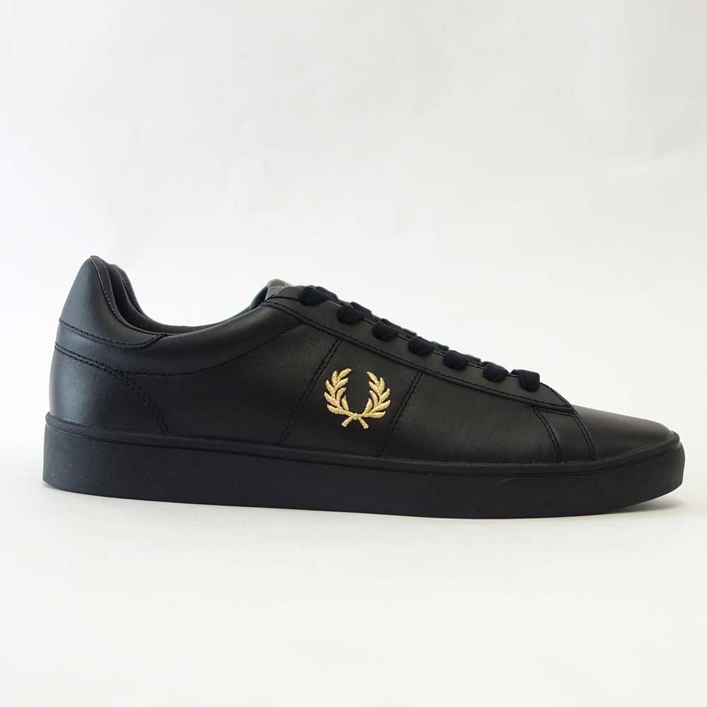 【SALE 30%OFF】 FRED PERRY フレッドペリー B 8250 102(ユニセックス)SPENCER LEATHER (スペンサー レザー) カラー:BLACK/METALLIC GOLD 天然皮革のローカットスニーカー 「靴」