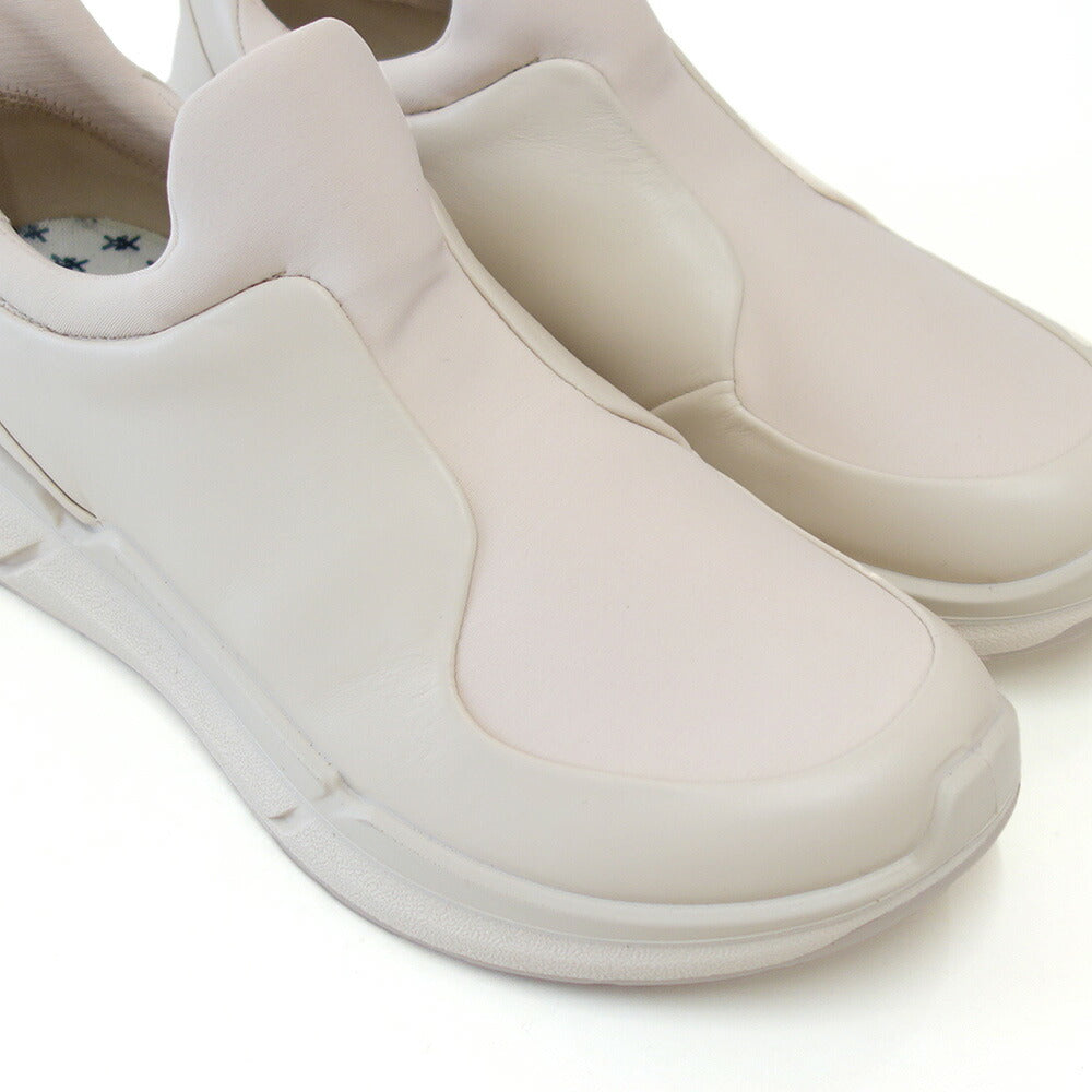 エコーECCOBIOM2.2WOMEN'STRAVELSLIP-ONアイボリー83082359113(レディース)快適な履き心地のレザースニーカースリッポンウォーキングシューズ旅行「靴」
