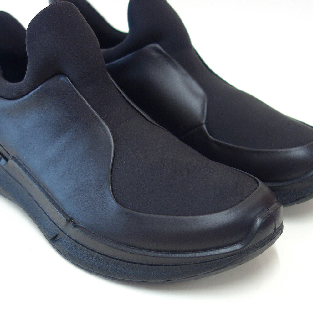 エコーECCOBIOM2.2MEN'STRAVELSLIP-ONブラック83082451052(メンズカジュアル)快適な履き心地のレザースニーカースリッポンウォーキングシューズ旅行「靴」