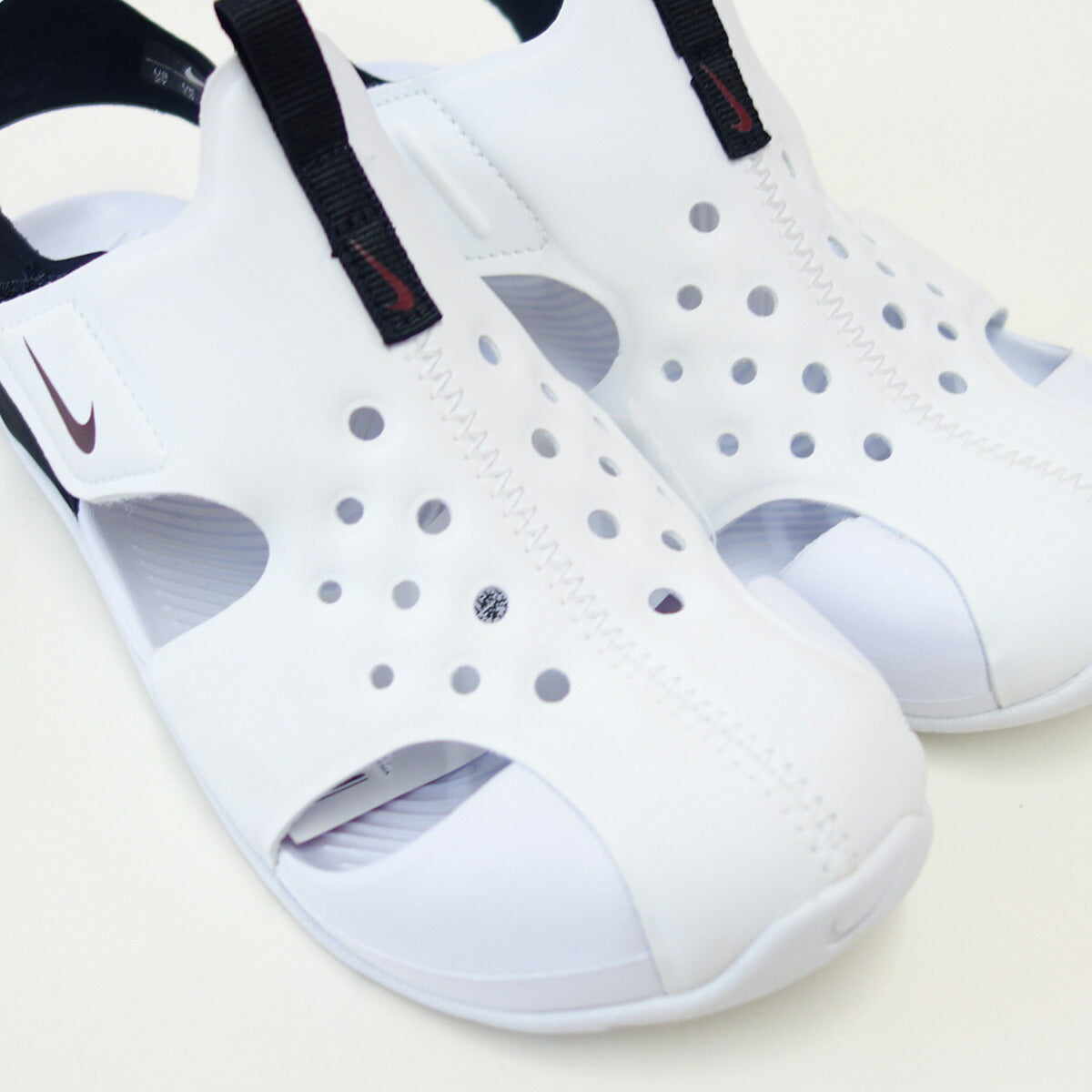 NIKEナイキ943826100ナイキサンレイプロテクト2PSサミットホワイト/チームレッド(キッズシューズ)ストラップサンダルウォーターシューズビーチサンダル「靴」