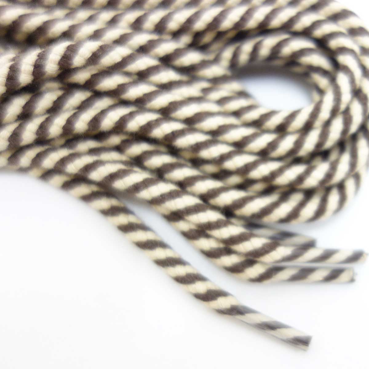 club VINTAGE COMFORT (クラブ・ヴィンテージ・コンフォート)  マウンテンシューレース(約4mm)石目丸  ツートン(ブラウン/ベージュ)150cm メール便可