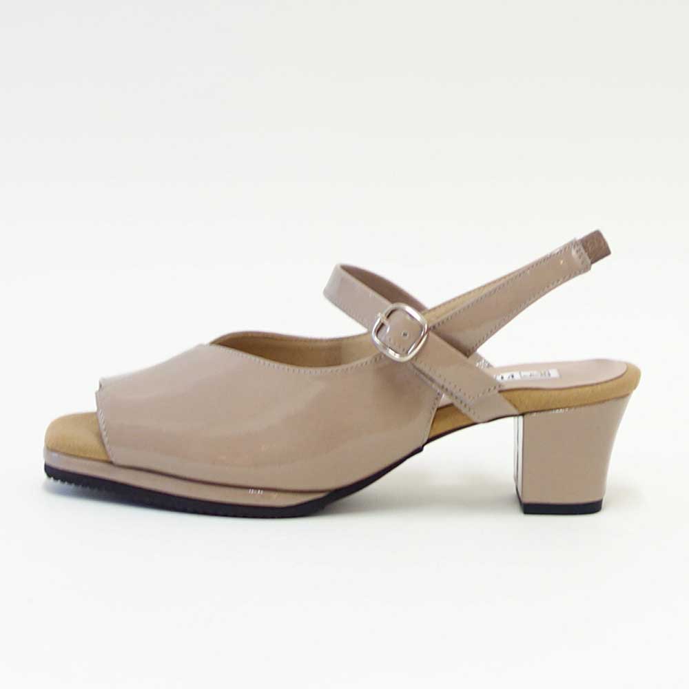 フィズリーンFIZZREEN9906オークエナメル(レディースサンダル)きれいに見えるEEEのバックストラップ(日本製)コンフォートカジュアル3E5cmヒール「靴」