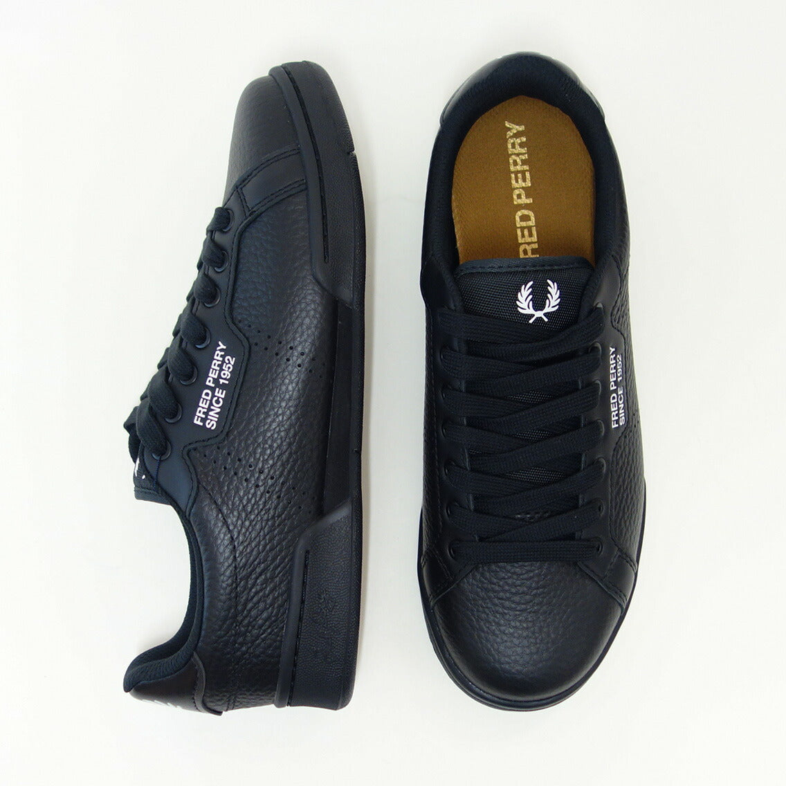 FREDPERRYフレッドペリーB1315220(ユニセックス)B722TEXTUREDLEATHER/SNCE1952カラー:BLACK天然皮革のローカットスニーカー「靴」