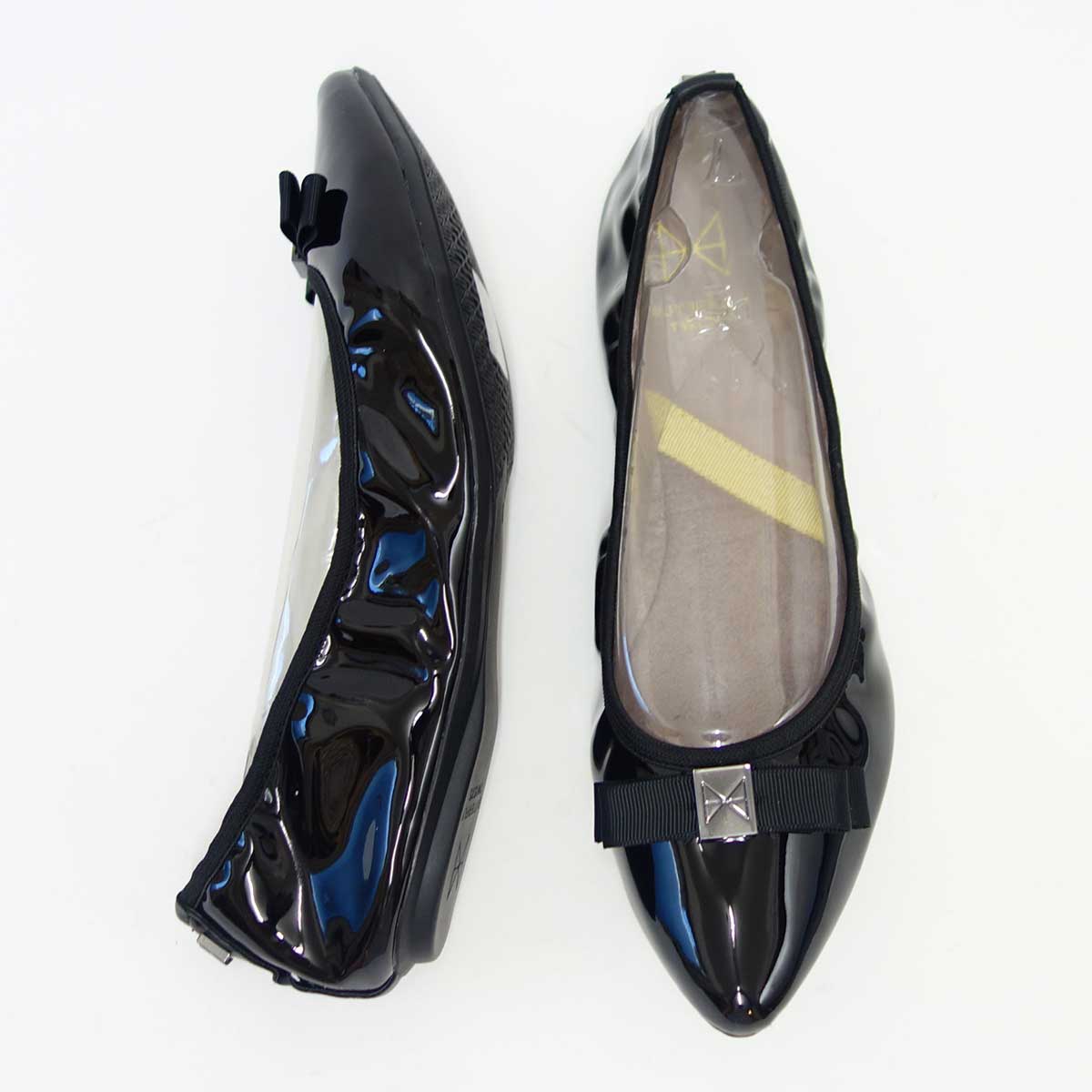 バタフライツイスト BUTTERFLY TWISTS  JASMIN 22023B BLK(ブラックパテント) お洒落な携帯バレエシューズ 「靴」