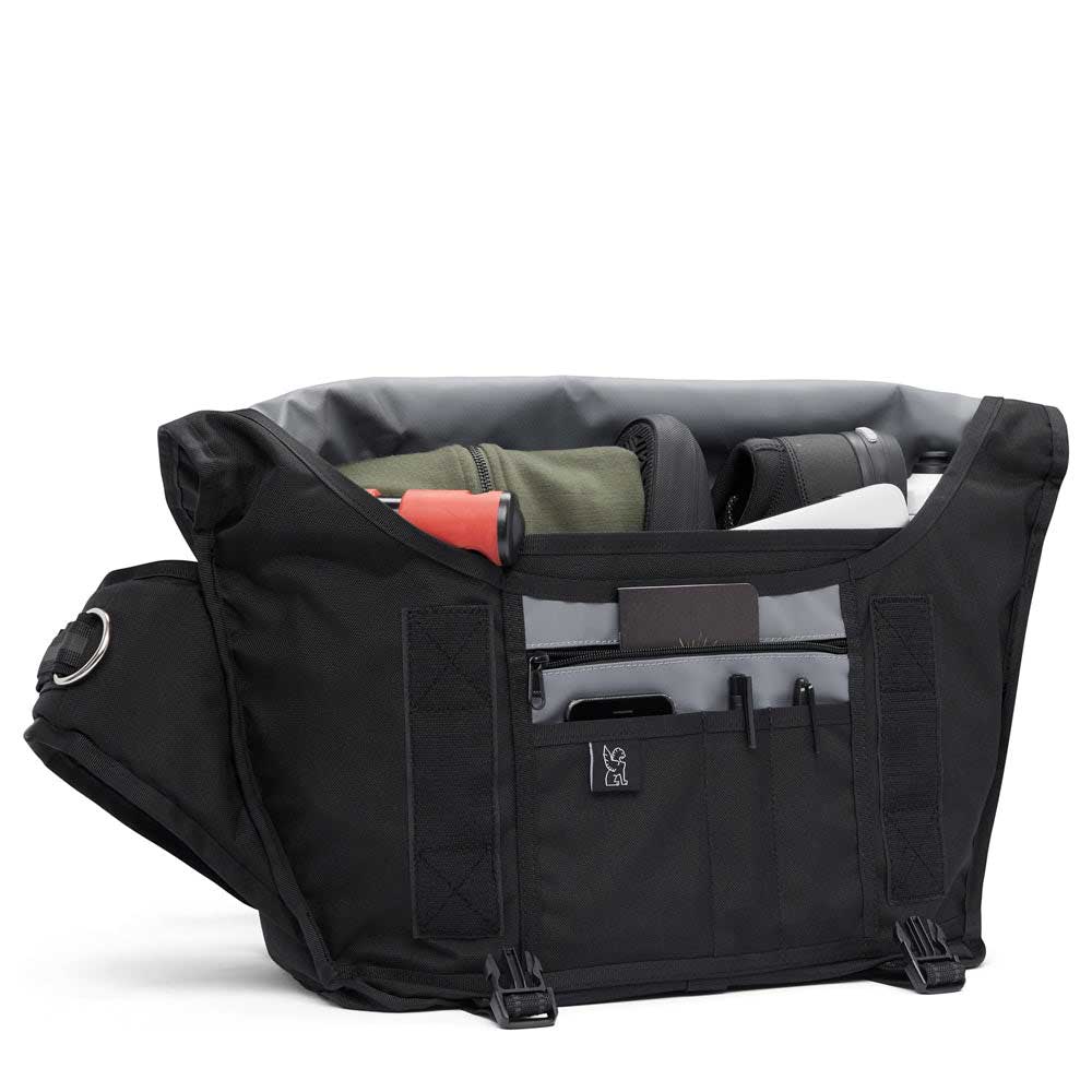 クローム CHROME CTZ MESSENGER BAG(シーティーゼット メッセンジャー バッグ) BG002 (カラー:ブラック) 容量 24L 防水仕様 ショルダーバッグ
