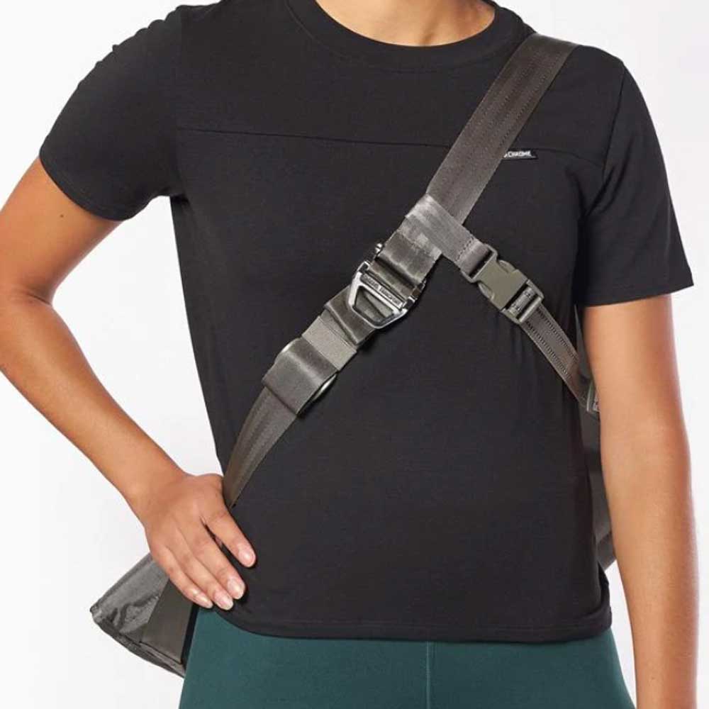 CHROME クローム シンプルメッセンジャーバッグ SIMPLE MESSENGER BAG MD BG332 (カラー:スモーク) 容量:15L 防水 メッセンジャーバック スリングバック ボディーバッグ