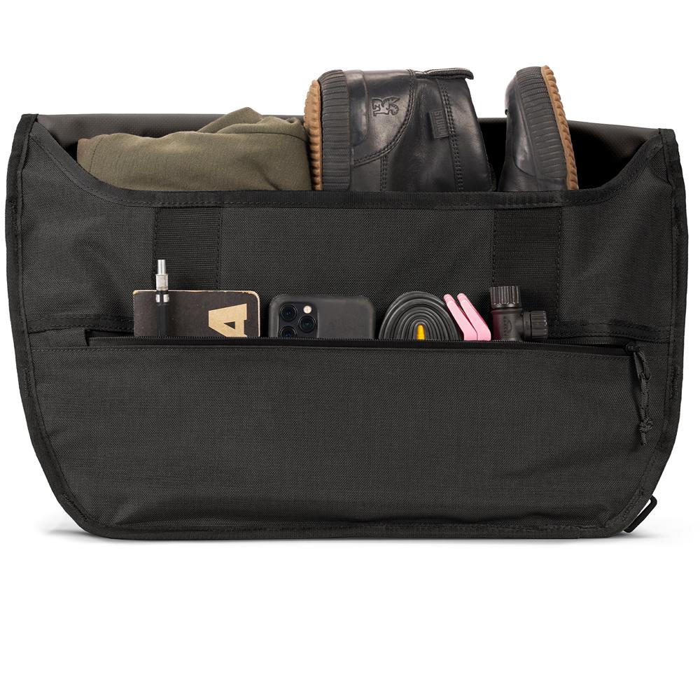 CHROME クローム SIMPLE MESSENGER BAG MD BG332 カラー:ブラック 容量:15L 防水 メッセンジャーバック スリングバック ボディーバッグ
