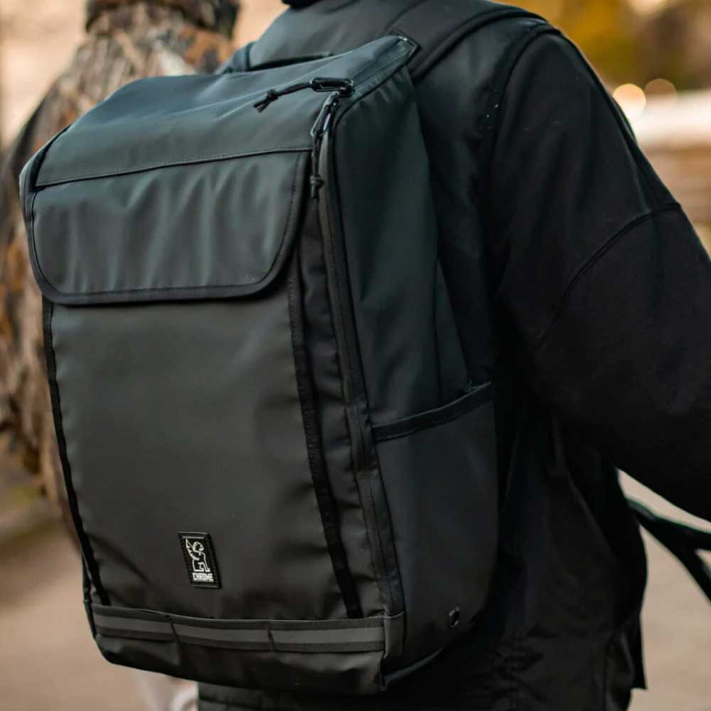 CHROME クローム VOLCAN PACK PLUS(ボルカン パック プラス) 完全防水バックパック JP199BKTP (カラー BLACK TARP) 容量:32L 防水 メッセンジャーバック デイパック