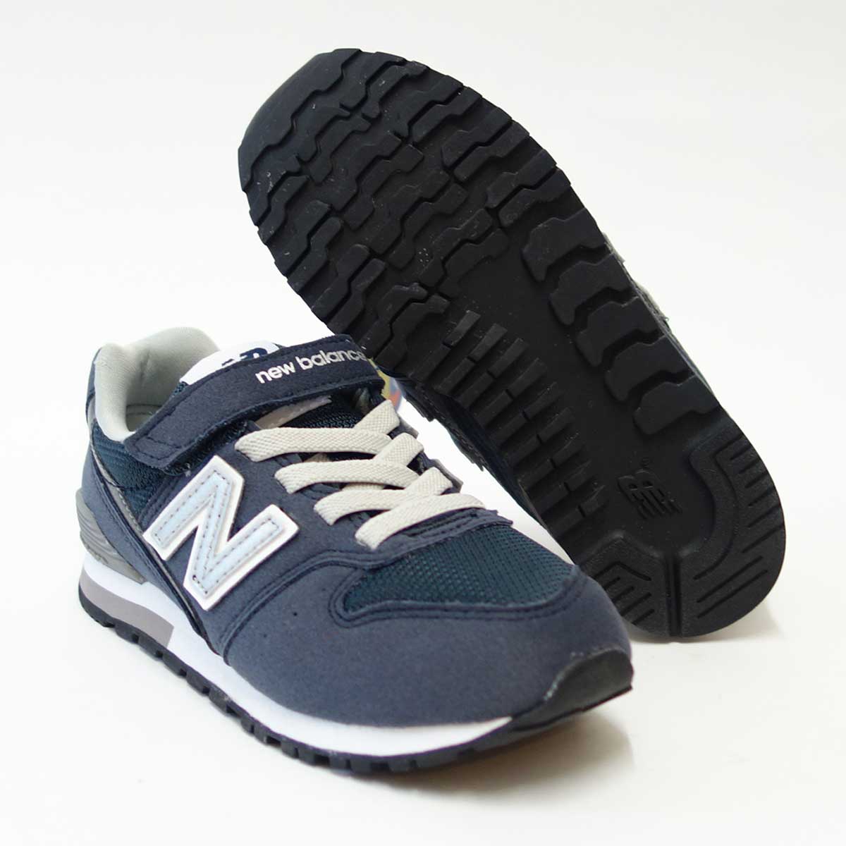 『new balance ニューバランス』<br>KV996 ネイビー(キッズ)<br>細身のスリムフィット<BR>『靴』『子供靴』