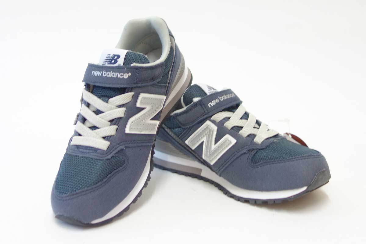 『new balance ニューバランス』<br>KV996 ネイビー(キッズ)<br>細身のスリムフィット<BR>『靴』『子供靴』