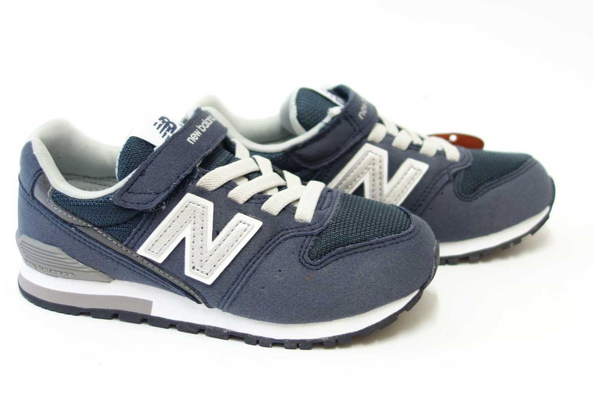 『new balance ニューバランス』<br>KV996 ネイビー(キッズ)<br>細身のスリムフィット<BR>『靴』『子供靴』