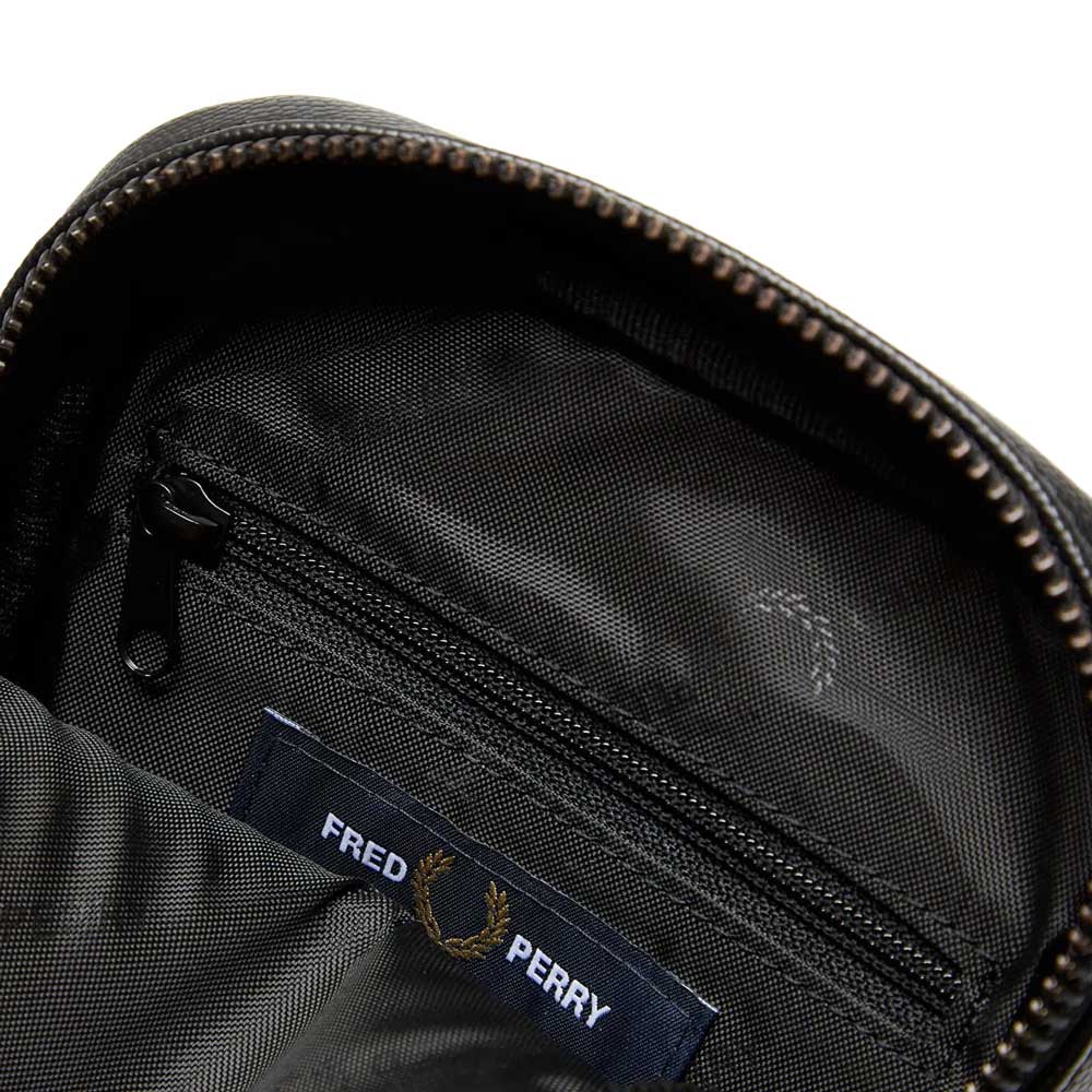フレッドペリーバッグFREDPERRYSCOTCHGRAINLEATHERSIDEBAGL1189(102:BLACK)ショルダーボディバッグサイドバッグ