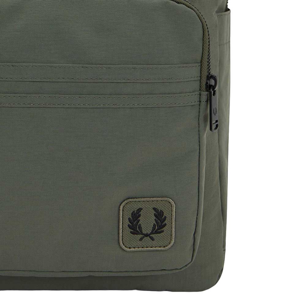 FREDPERRYフレッドペリーNylonBadgeBackpackL1192X21(LAURELWREATHGREEN)リュックバックパック