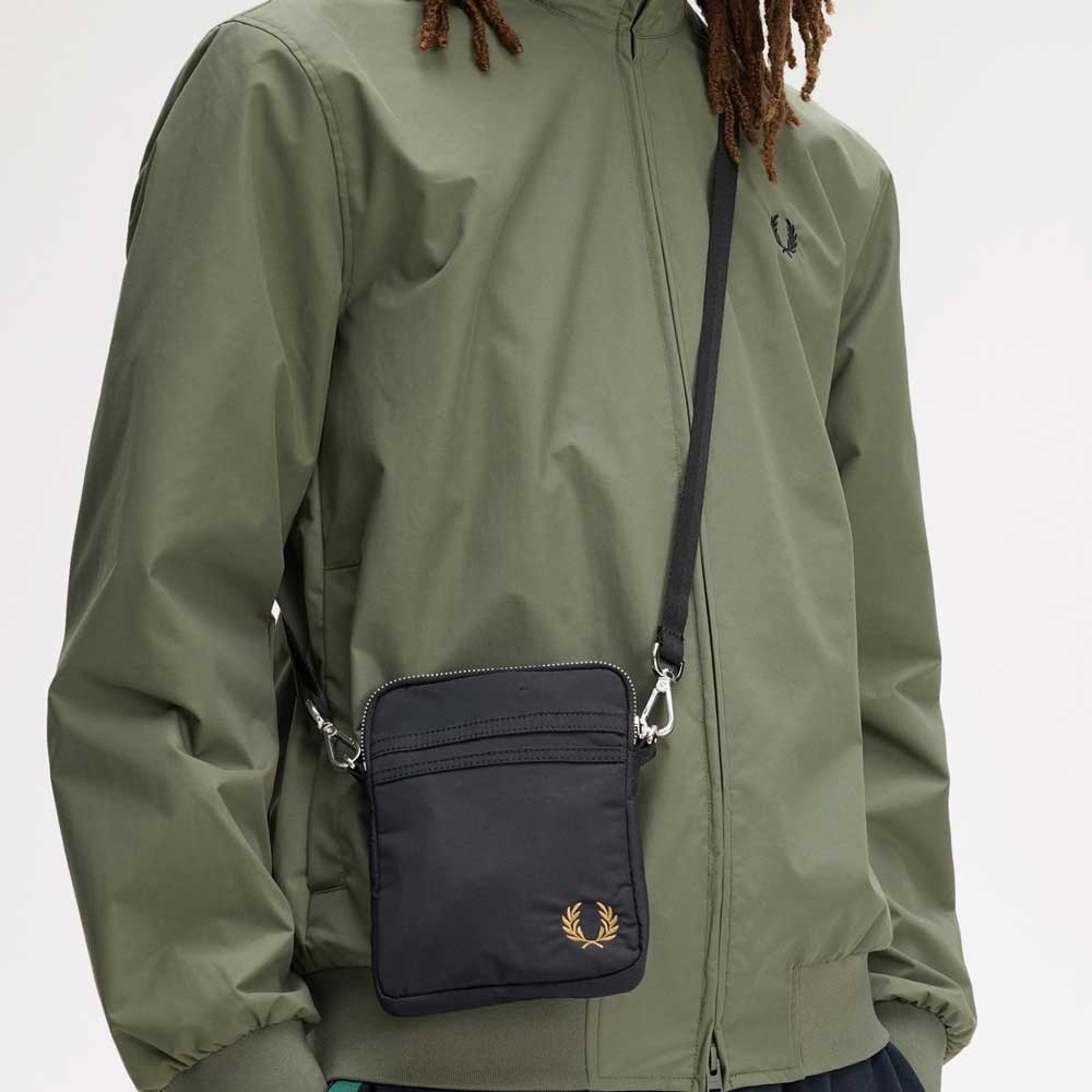 フレッドペリーバッグFREDPERRYBrenthamSmallSideBagL2179(102:BLACK)ショルダーボディバッグサイドバッグ