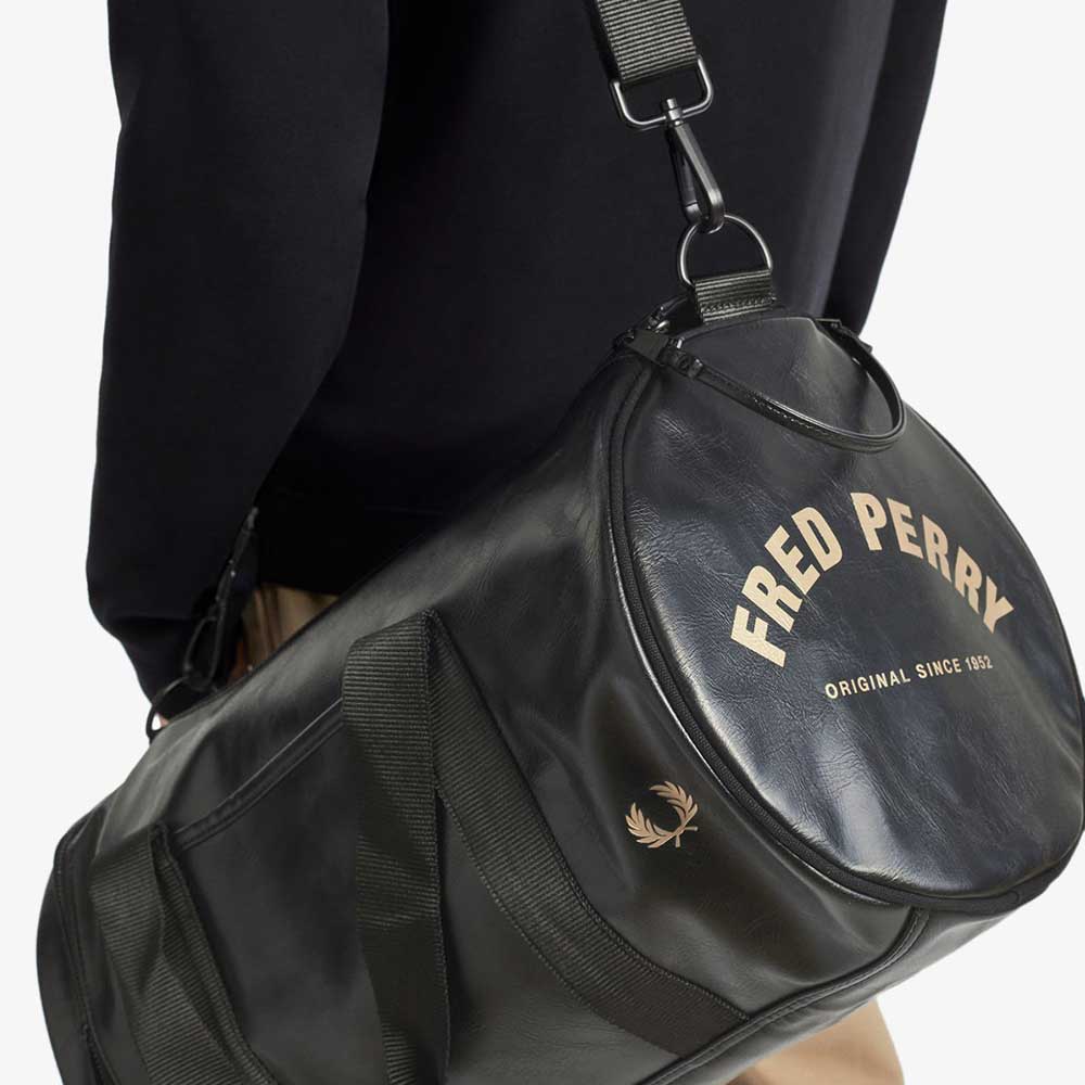 フレッドペリー バッグ FRED PERRY TONAL BARREL BAG L7223 102(ブラック) バレルバッグ ドラムバッグ ボストンバッグ