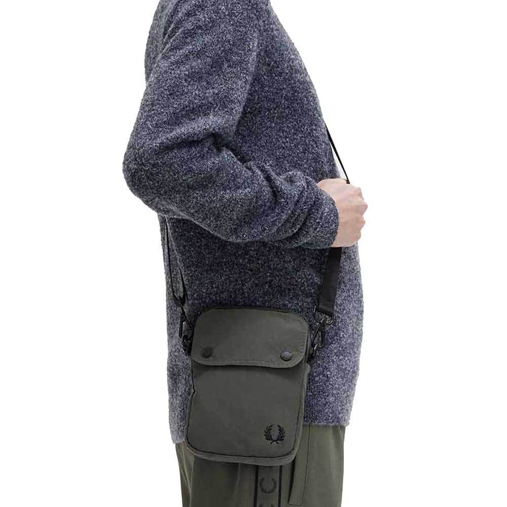 フレッドペリーバッグFREDPERRYCrinkleNylonSideBagL8283638(FIELDGREEN)ショルダーボディバッグサイドバッグポシェット