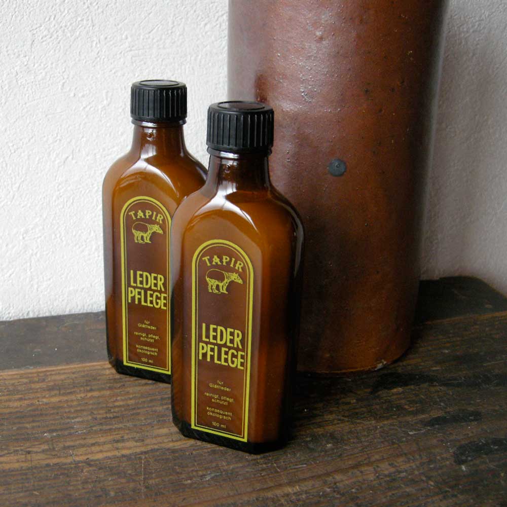 タピール TAPIR レーダーフレーゲ(皮革用乳液)100ml 表革用保革・栄養ローション(ドイツ製)天然皮革 レザーケア 皮革ケア 乳液ワックス 艶出し 革製品 ウェア 家具 自動車のシート オイルドレザー シューズ