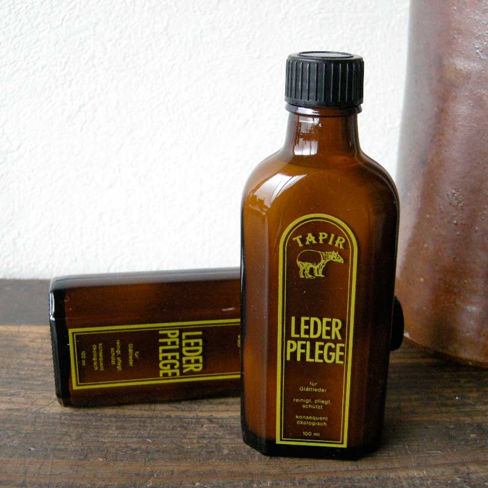 タピール TAPIR レーダーフレーゲ(皮革用乳液)100ml 表革用保革・栄養ローション(ドイツ製)天然皮革 レザーケア 皮革ケア 乳液ワックス 艶出し 革製品 ウェア 家具 自動車のシート オイルドレザー シューズ