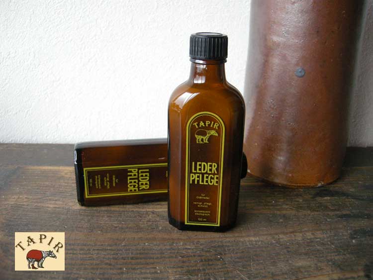 タピール TAPIR レーダーフレーゲ(皮革用乳液)100ml 表革用保革・栄養ローション(ドイツ製)天然皮革 レザーケア 皮革ケア 乳液ワックス 艶出し 革製品 ウェア 家具 自動車のシート オイルドレザー シューズ