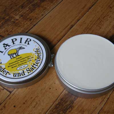 天然素材で作られた靴ケア品 【TAPIR タピール】レーダーザイフェ(皮革用石けん) 汚れのひどい革製品のクリーニング(ドイツ製) 靴 シューズ
