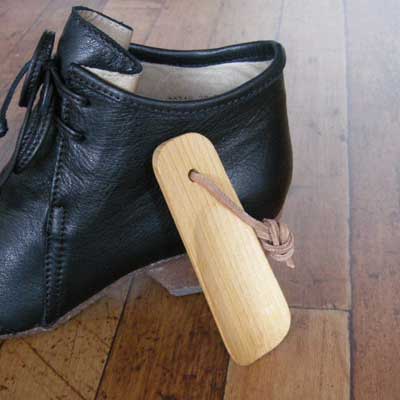 《メール便可》天然素材で作られた靴ケア品 【TAPIR タピール】靴べら(木製) 使い込むほどに味がでます(ドイツ製) 靴 シューズ