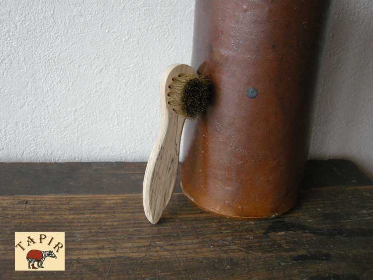 《メール便可》天然素材で作られた靴ケア品 【TAPIR タピール】スチールブラシ 起毛革専用ブラシ(ドイツ製) 靴 シューズ