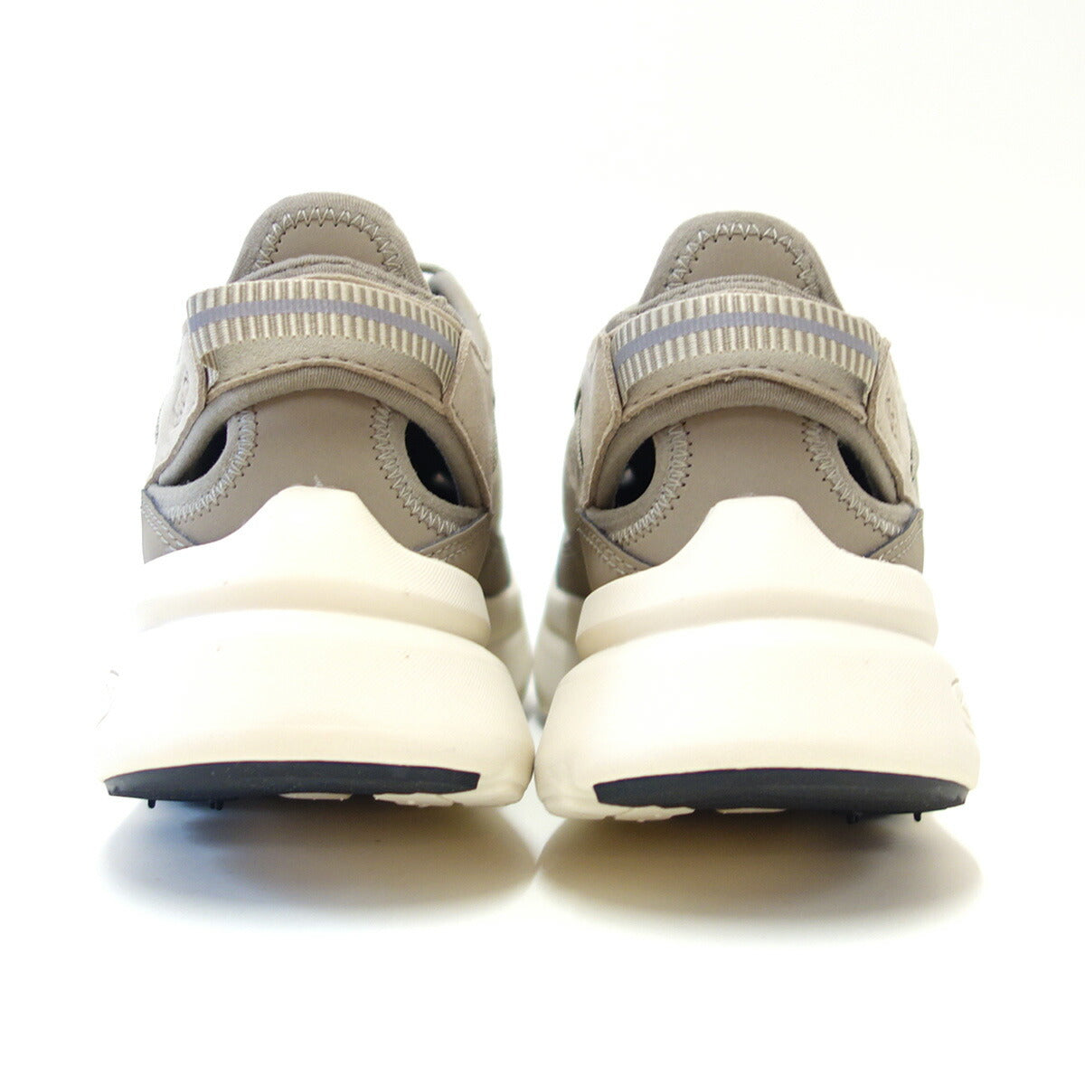 KEENキーンWK450SANDAL1028923ダブルケー450サンダルカラー:PlazaTaupe/Blackウォーキングトラベル(レディース)「靴」