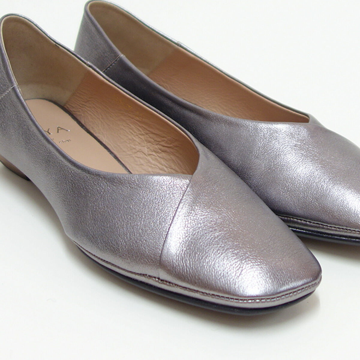 SAYA(サヤ)50807Zダークシルバー天然皮革ボロネーゼ製法スクウェアカッターシューズパンプス「靴」