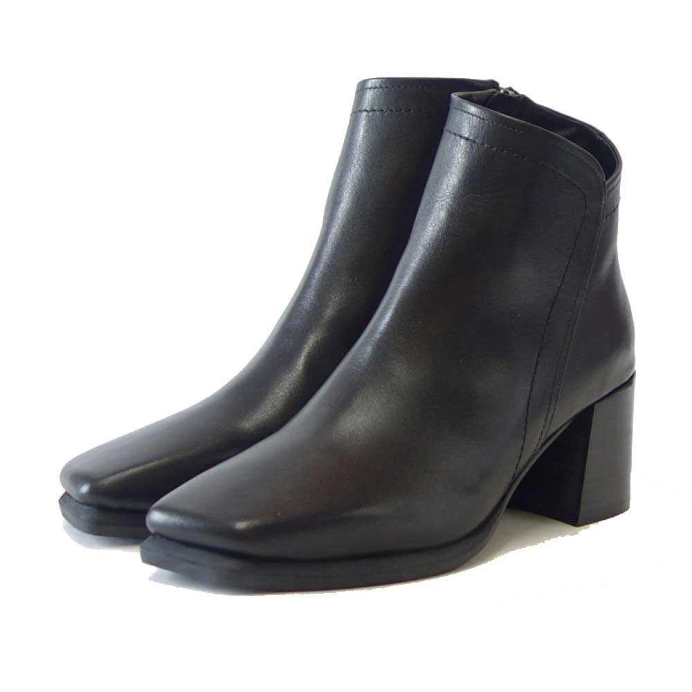 yuko imanishi + ユーコ イマニシ+ 737033 ブラック サイドジップブーツ 6.5cmヒール ショートブーツ 展開サイズ 23.5cm 24cm 24.5cm「靴」