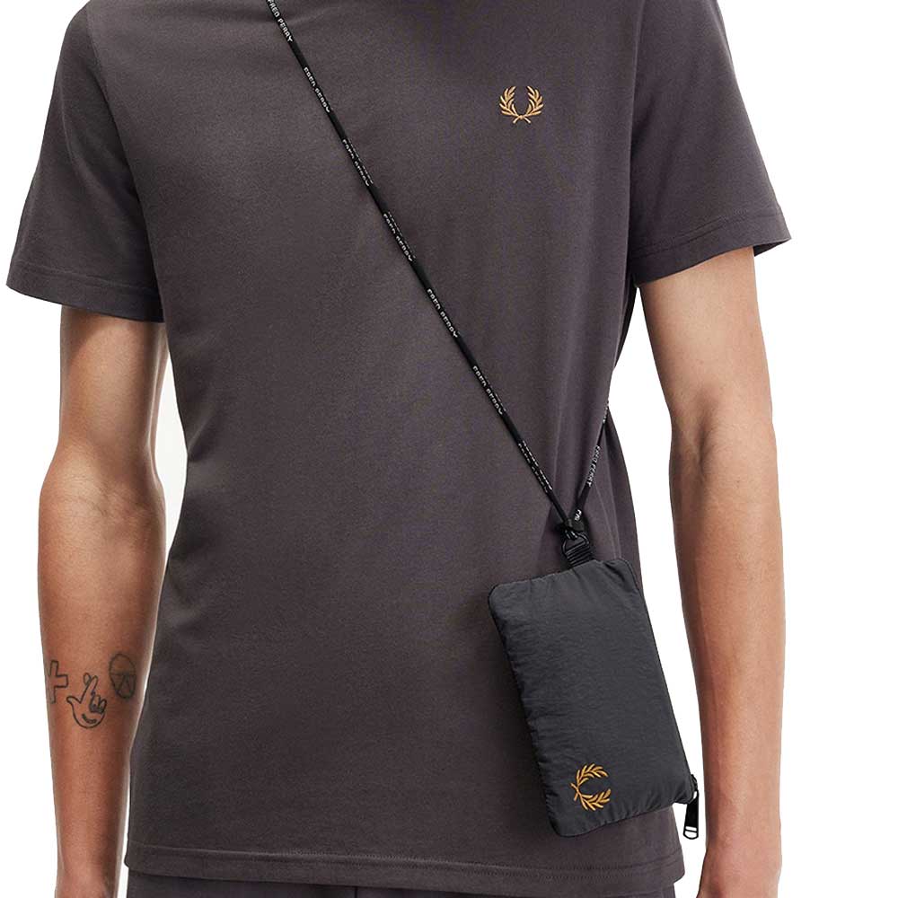 FREDPERRYフレッドペリーCrinkleNylonLanyardPouchL7256297(ANCHORGREY)ポーチサコッシュボディバック