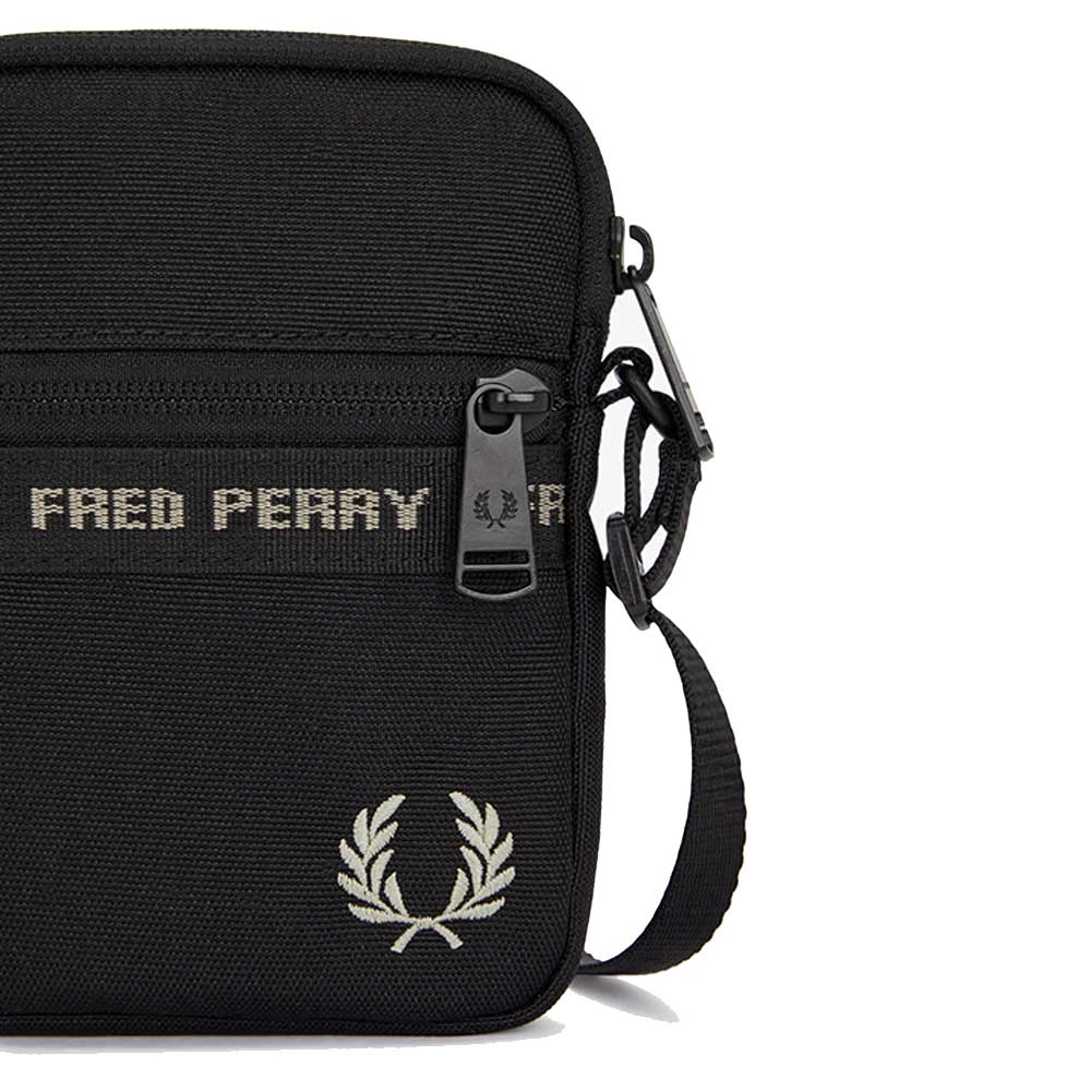 FREDPERRYフレッドペリーFredPerryTapedSideBagL7299v67(BLACK/WARMGREY)サイドバッグボディバックポシェット