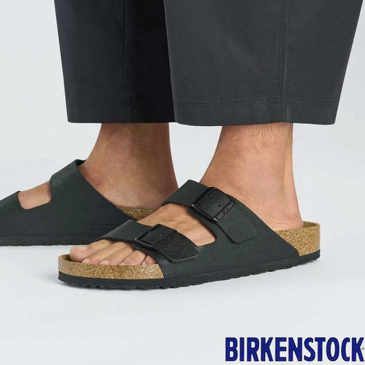 BIRKENSTOCKビルケンシュトックARIZONA（アリゾナ）サフィアーノブラック1026437（レギュラーフィット幅広）メンズサンダルビルコフロールエンボス加工「靴」