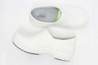 crocs クロックス neria pro clog w<br>ネリア プロ クロッグ ウィメン<br> 204045 100 ホワイト（レディース）<BR>水・油にも滑りにくいソール搭載<BR>「靴」