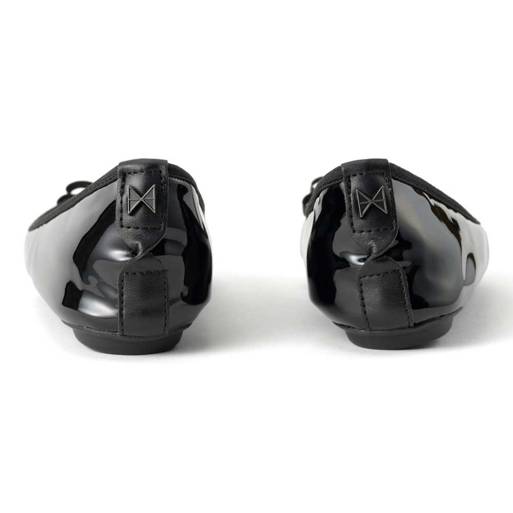 バタフライツイストBUTTERFLYTWISTSJASMIN（ジャスミン）22023NBLKPATENT（ブラックパテント）お洒落な携帯バレエシューズ「靴」